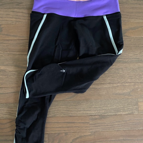 Ivivva by Lululemon Girls Capri Leggings, Size 12 - Picture 2 of 5